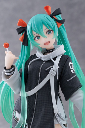 Figurka Hatsune Miku Wonderland Fashion Punk Ver. 18 cm