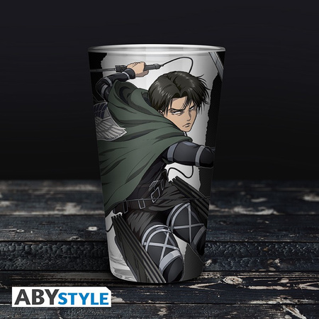 Szklanka Attack on Titan