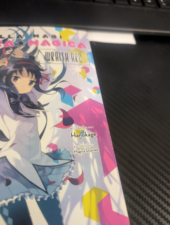 Manga ANG Puella Magi Madoka Magica: Wraith Arc Vol. 3 Z Defektem