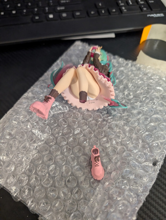 Figurka Hatsune Miku NS Autumn Date Pink Color Ver. 14cm Z Defektem