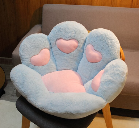 Poduszka w kształcie kociej łapki.